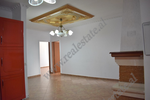 Zyre me qira tek Ish Ekspozita ne Tirane